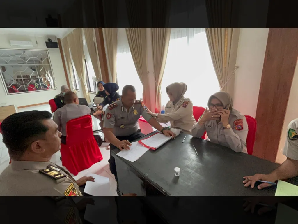 Wakapolres Solok Kompol Irawan Sukma  jalani pemeriksaan kesehatan