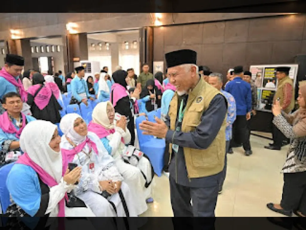 Mahyeldi Lepas 384 Calon Haji Kloter 1 Embarkasi Padang
