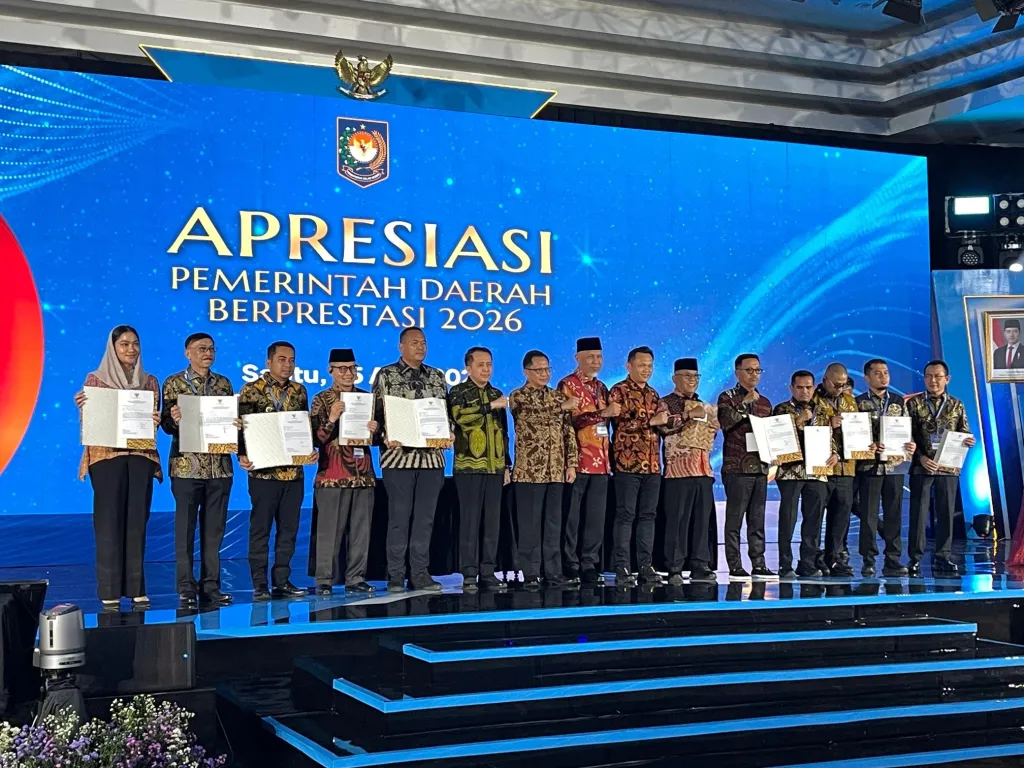 Tiga Daerah di Sumbar Raih Penghargaan Nasional,  Solok Selatan  Juara I  Penurunan Tingkat Pengangguran
