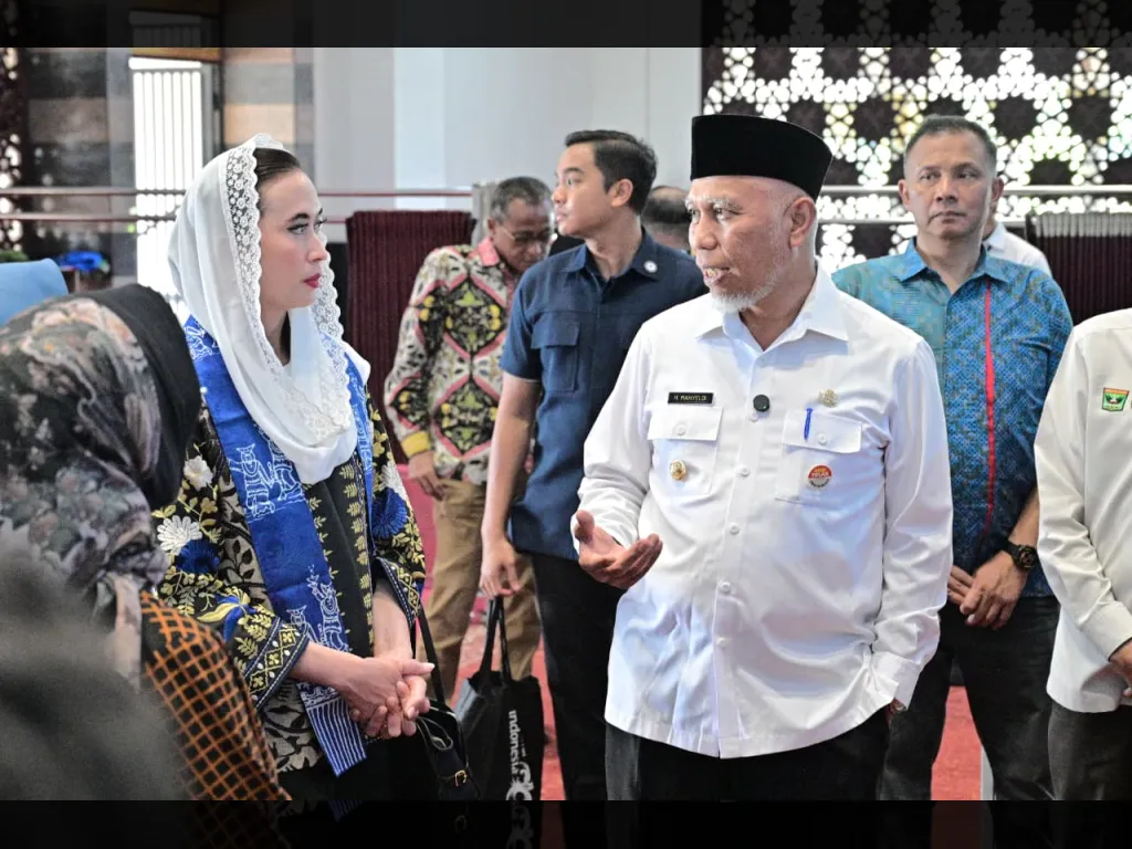 Menteri Widiyanti Putri Wardhana bincang bincang dengan Gubernur Sumbar Mahyeldi