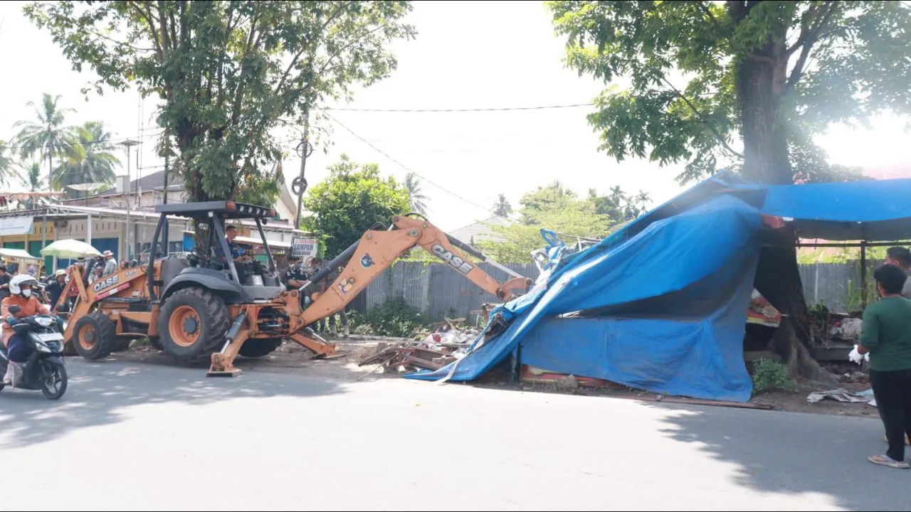  Tak Sesuai Ketentuan, Bangunan di Kawasan Batang Agam dan Jalan Imam Bonjol Payakumbuh Ditertibkan