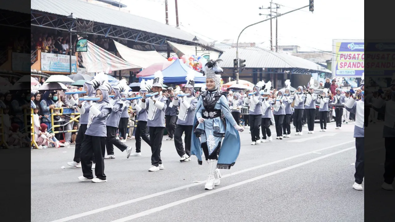  Semarak HUT RI ke-81, 113 Kontingen Adu Kreativitas di Pawai Payakumbuh