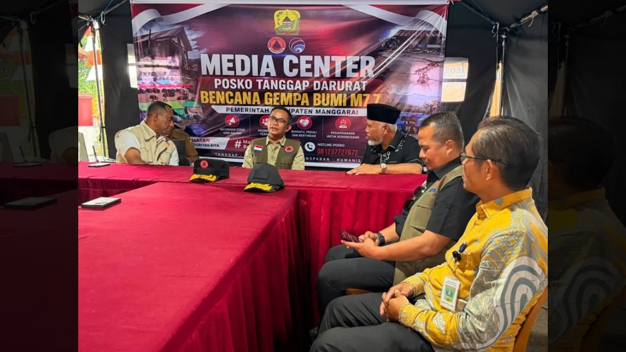 Aroma Rendang Sumbar untuk NTT, Mahyeldi Antar Langsung Bantuan Kemanusiaan