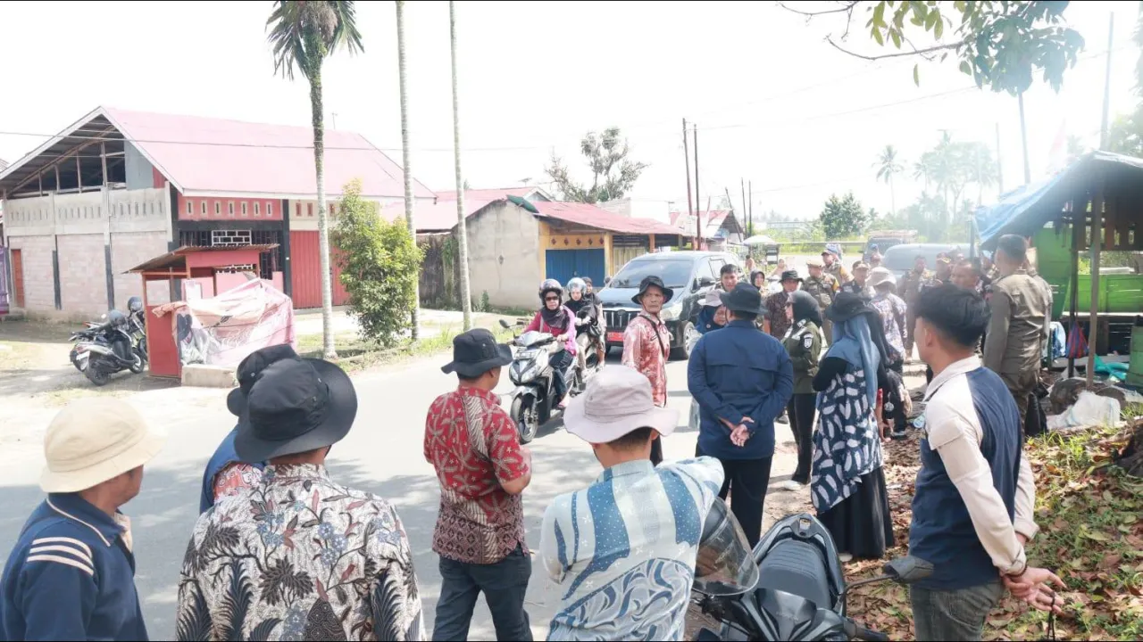 Suasana penertiban bangunan melanggar ketentuan di kawasan Batang Agam Payakumbuh