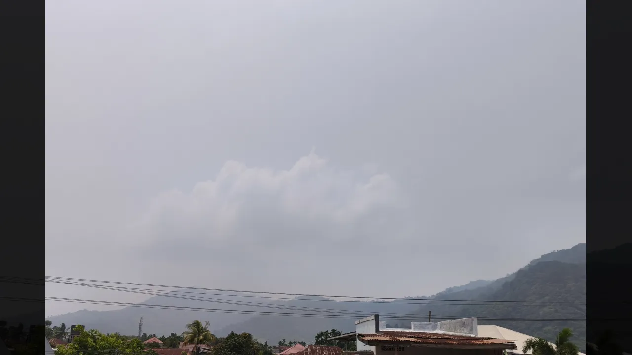 Kabut Asap Sumbar Makin Pekat, 19 Hotspot dan Asap Kiriman Jadi Perhatian}