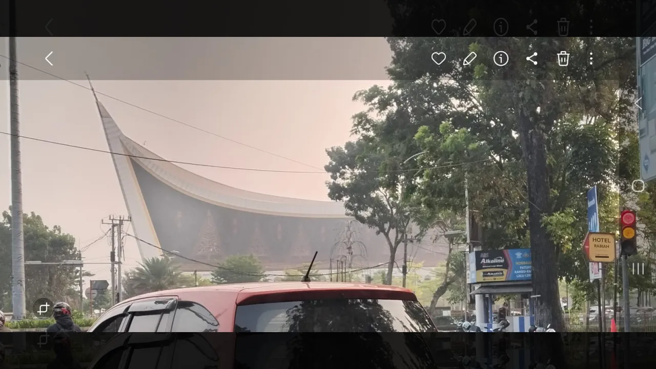 Padang Darurat Asap: Kapan Kita Berhenti Menghirup Keserakahan?