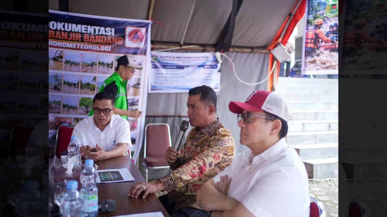  Irman Gusman Sambangi Posko Galodo Arosuka, Pemulihan Jadi Pekerjaan Besar