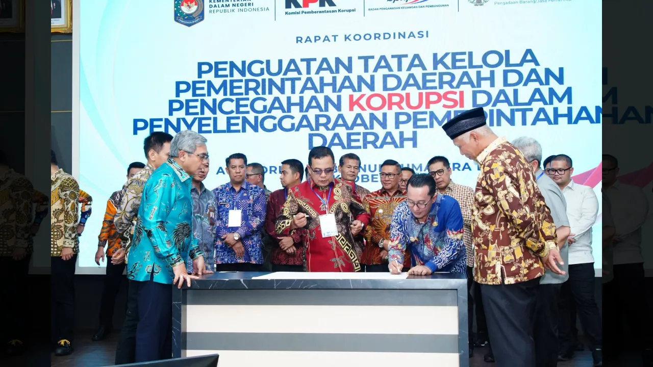 Perkuat  Pencegahan Korupsi, Bupati dan Ketua DPRD Tanah Datar Tanda Tangani Komitmen  Bersama